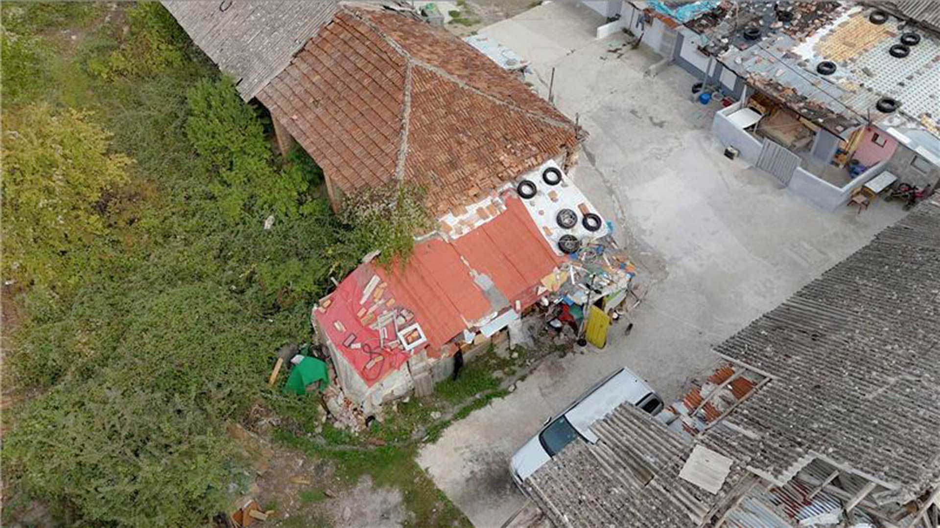 Although Pastor Loren knew the area Apostol described, he had never been there before and hadn’t witnessed that level of poverty in the city.